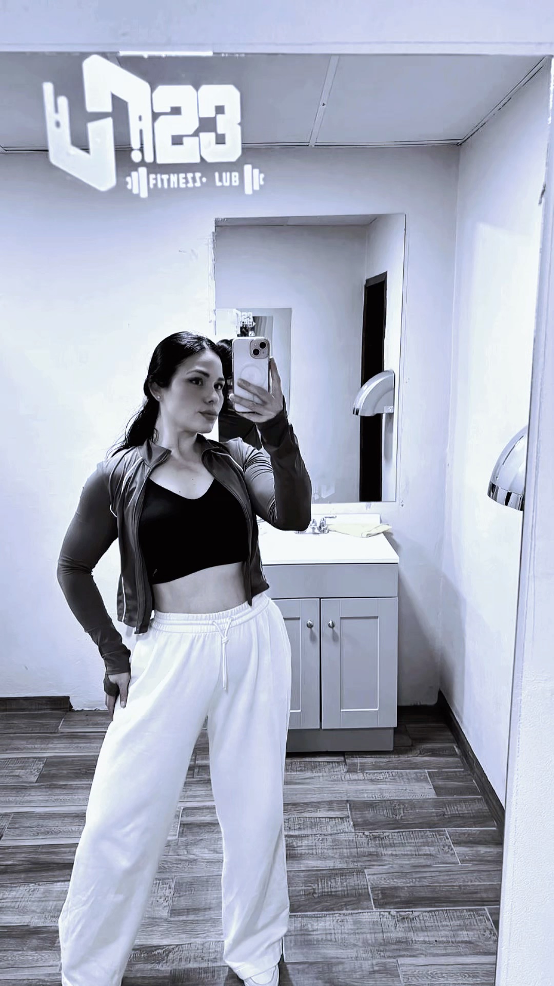 Publicación de Brenda Montero en HolliModels