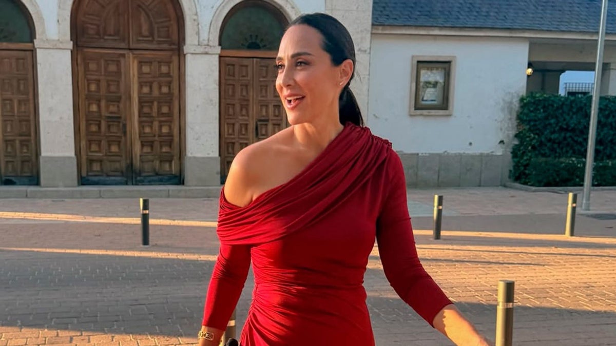 Tamara Falcó vestido rojo look invitada boda Isabel Preysler